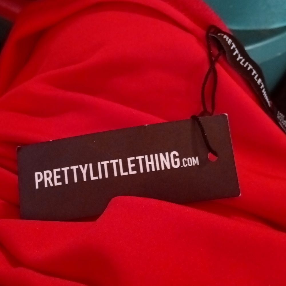 NWT Prettylittlething Plus  Lipstick Red One Shoulder Side Split Maxi Dr… - Picture 5 of 5